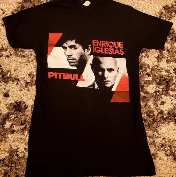 Vintage 2015 Enrique Inglesias & Pitbull Concert Tshirt - Picture 1 of 8